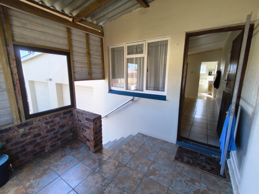 4 Bedroom Property for Sale in Gansbaai Central Western Cape